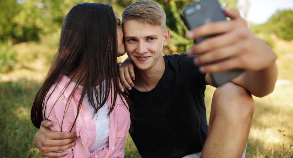 smartfon dla nastolatka to dziś aparat, telefon i konsola w jednym